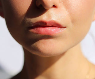 Auna balzam za usne od jagode koji ističe boju usana i daje im sjaj - 4