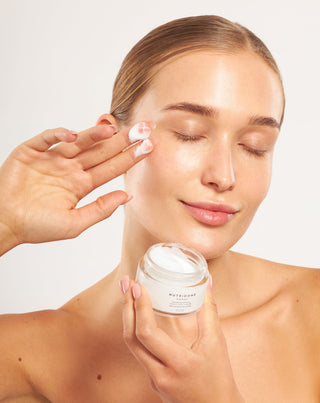 Zaglađujuća i učvršćujuća noćna krema za lice s hijaluronskom kiselinom Nutridome - 3