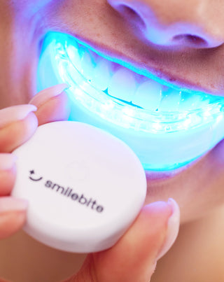 Set za izbjeljivanje zubi s LED svjetiljkom i gelom za izbjeljivanje Light & Bright Smilebite - 2