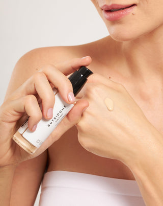 Lagana podloga za lice s dobrim prekrivanjem, matiranje 12 sati za porculansku kožu 01 ivory Nutridome