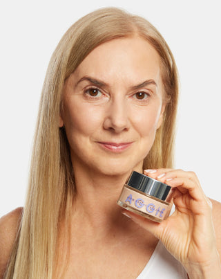 Iluminirajuća krema za suhu kožu smanjuje crvenilo i daje Aggie glow efekt - 3