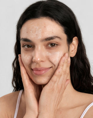 Piling za lice za kožu sklonu aknama s niacinamidom, pantenolom, BHA i mikrogranulama Anti-Acne Orphica - 2