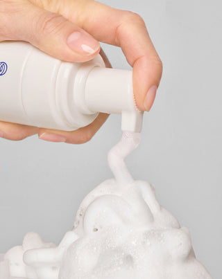 Pjena za čišćenje za osjetljivu i aknama sklonu kožu s betainom, pantenolom i alantoinom Cleansing Orphica Clinic 150 ml - 2