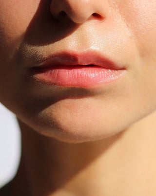 Auna balzam za usne od jagode koji ističe boju usana i daje im sjaj