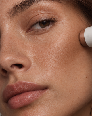 Bronzer u stiku za lice prirodan efekt preplanulosti i precizno konturiranje Praline Nutridome