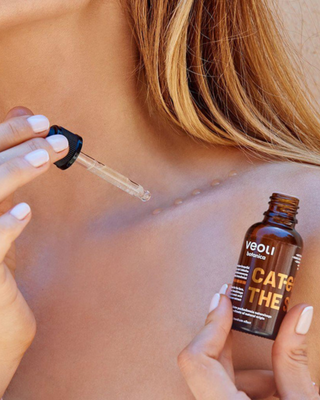 Bezbojne brončane kapljice za lice i dekolte Uhvatite sunce Veoli Botanica - 2