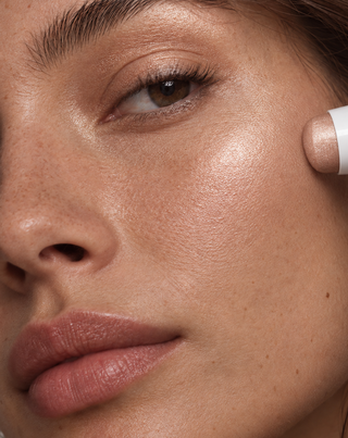 Highlighter u stiku za lice i tijelo, blistavi sjaj i efekt zaglađivanja, Champagne, Nutridome