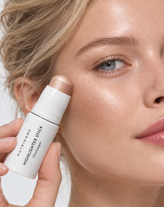Highlighter u stiku za lice i tijelo, blistavi sjaj i efekt zaglađivanja, Champagne, Nutridome