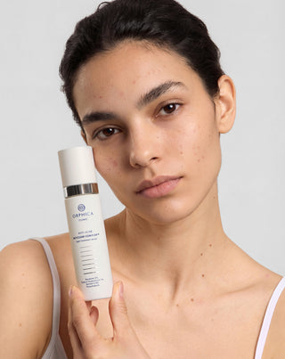 Noćni serum koji podržava regeneraciju kože sklone aknama Anti-Acne Orphica Clinic 50 ml - 3